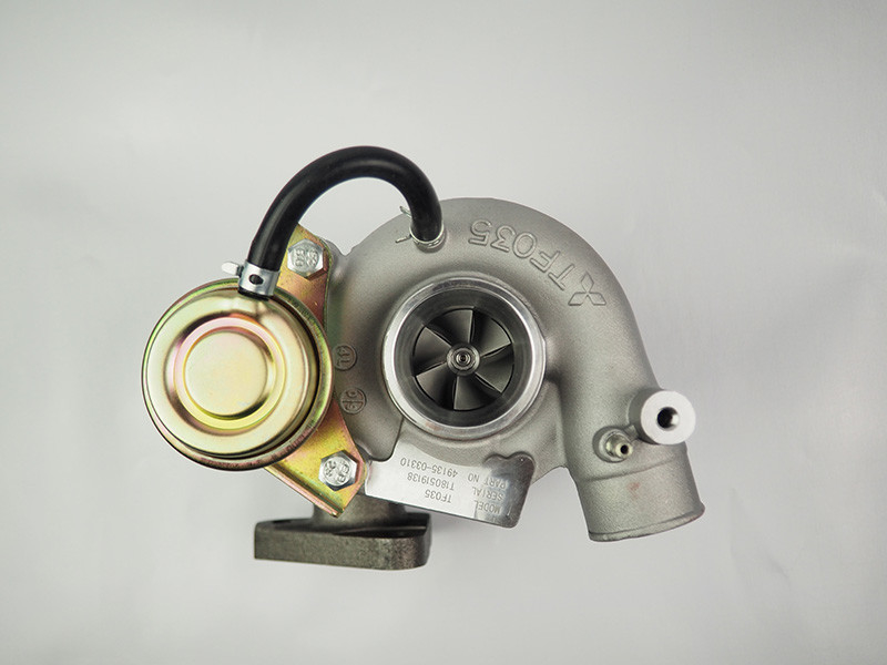 Motore di TF035HM Mitsubishi Turbocharger 49135-03300 49135-03301 49135-03311 ME202879 ME190511 4M40